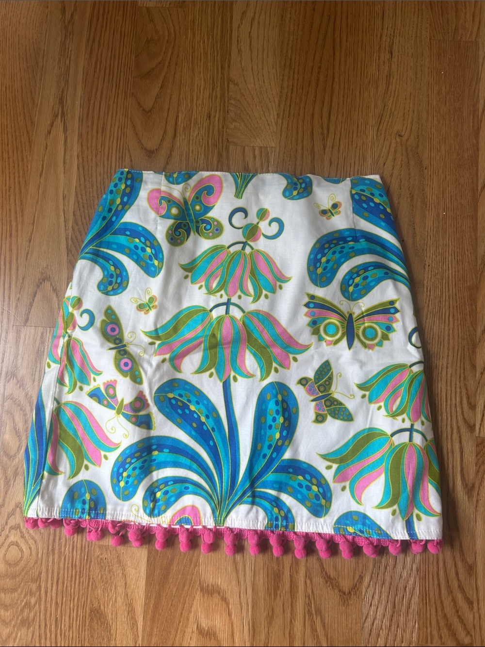 Boutique White Floral Mini Skirt with Pink Pom-Pom Trim